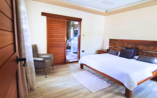 Villa for Sale Albion